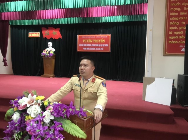 Công an thị xã Hồng Lĩnh - Công an xã Thuận Lộc tăng cường công tác tuyên truyền pháp luật cho học sinh trường TH&THCS Thuận Lộc